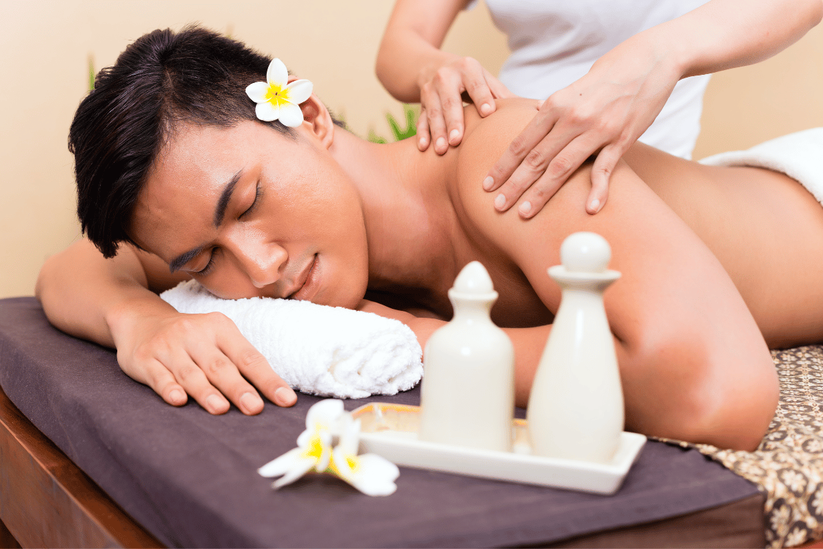 masaje con aceites esenciales florales